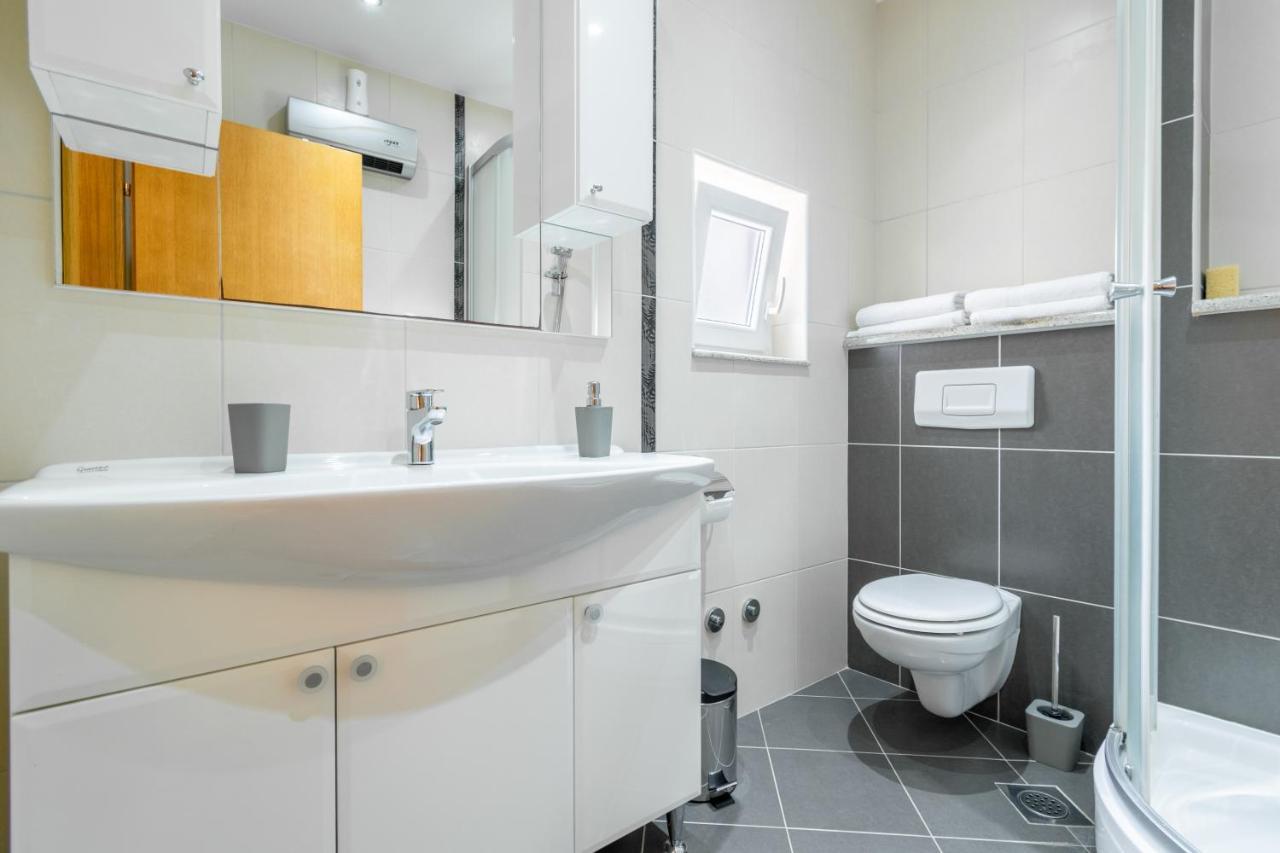 Apartmani Roko Baška Voda Esterno foto