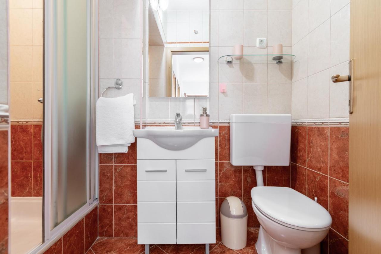 Apartmani Roko Baška Voda Esterno foto