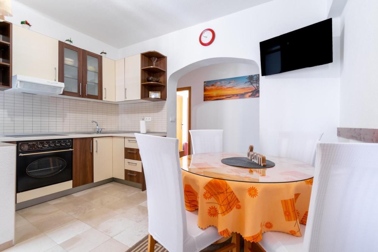 Apartmani Roko Baška Voda Esterno foto
